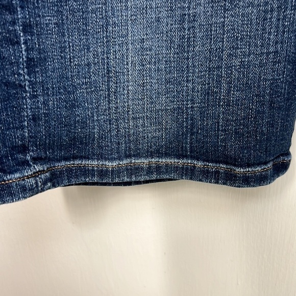 Tommy Hilfiger Bermuda jean shorts,  distressed lines across the front, Sz 0 - Picture 5 of 10